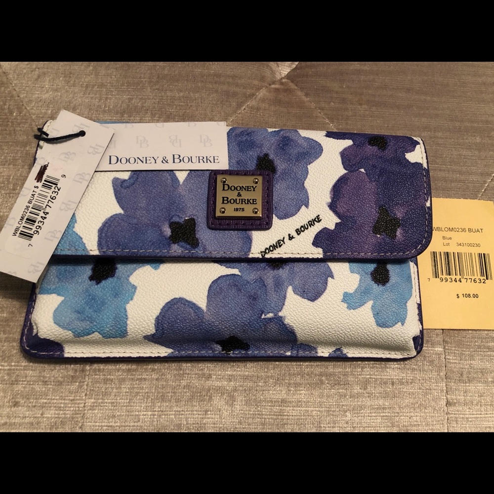 Dooney & Bourke Clutch New With Tags